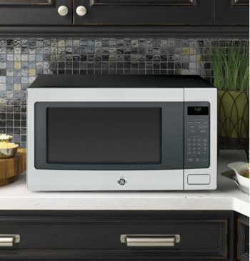 Microwave cleaning hacks, how to clean your microwave, popular pin, cleaning tips, cleaning, clean home, clean kitchen hacks.